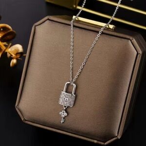 Stainless Steel Silver Lock Pendant Necklace NWT